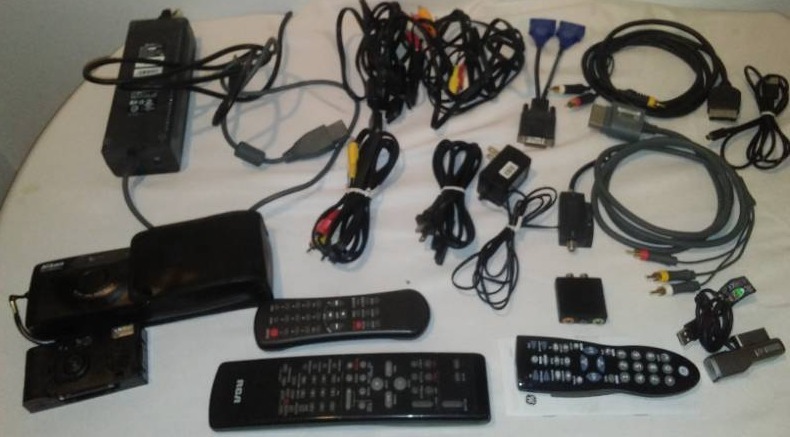lot 184 image: Miscellaneous computer and electronics.