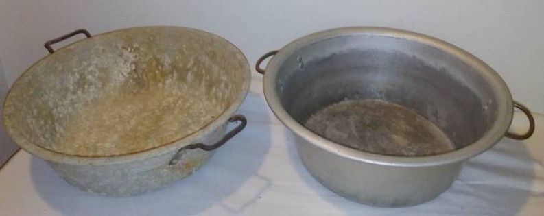 lot 200 image: 2 aluminum Tim alloy pans,