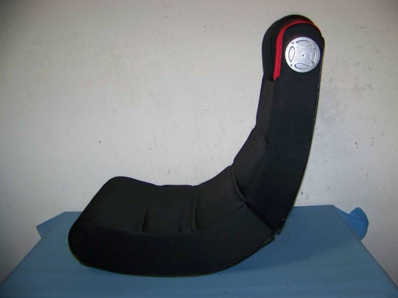 lot 100 image: Video Gaming Chair  Rocker with Built-in Speakers