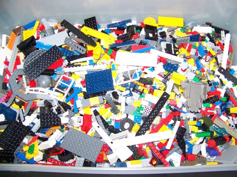 lot 81 image: Large Plastic Bin of Lego  Legos Parts and Pieces