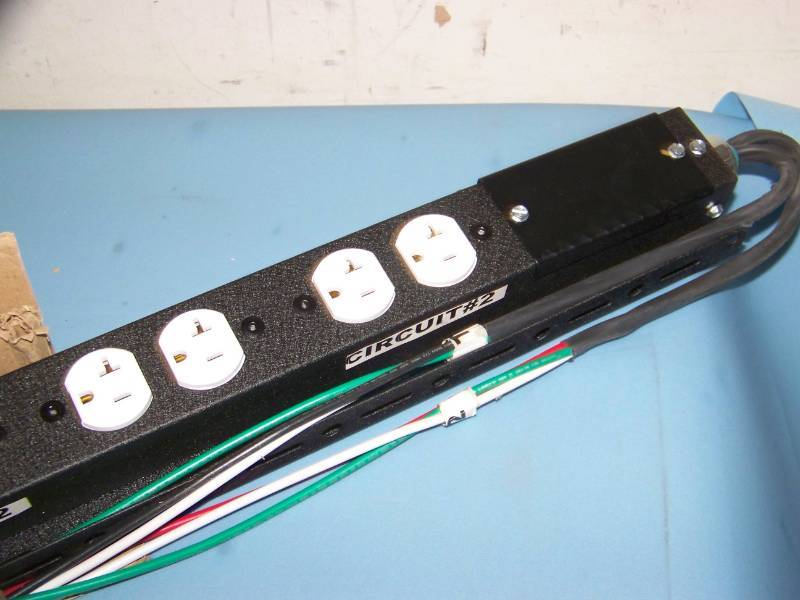 lot 68 image: Chief Manufacturing, Raxxess Series, Rack Mountable, Power Strip - NEW in box