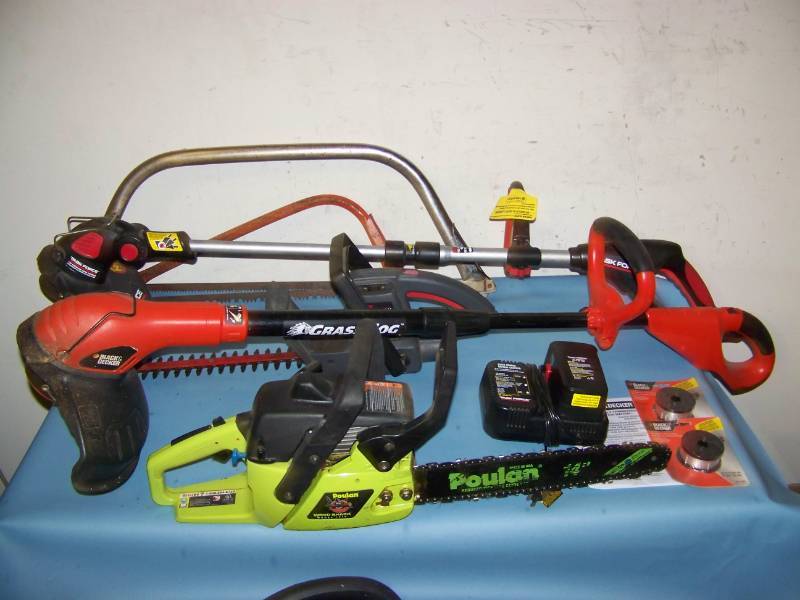 lot 106 image: Miscellaneous Yardwork  Outdoor  Landscaping Tools