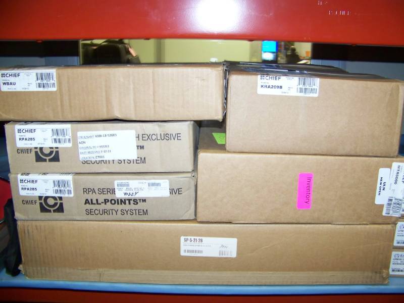 lot 71 image: (4 Wide Shelf) Miscellaneous Audio  Video (AV) Items and Accessories