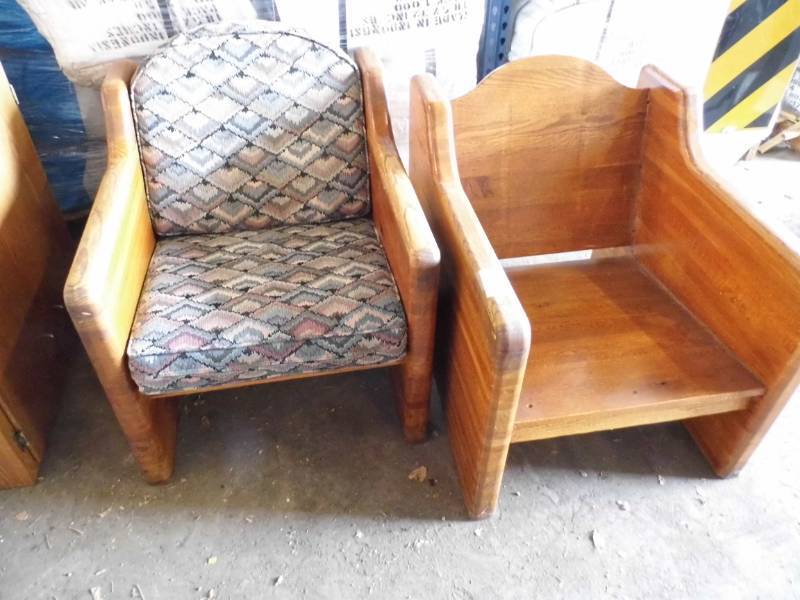 Lot of 2 Chairs - 2 Cabinets