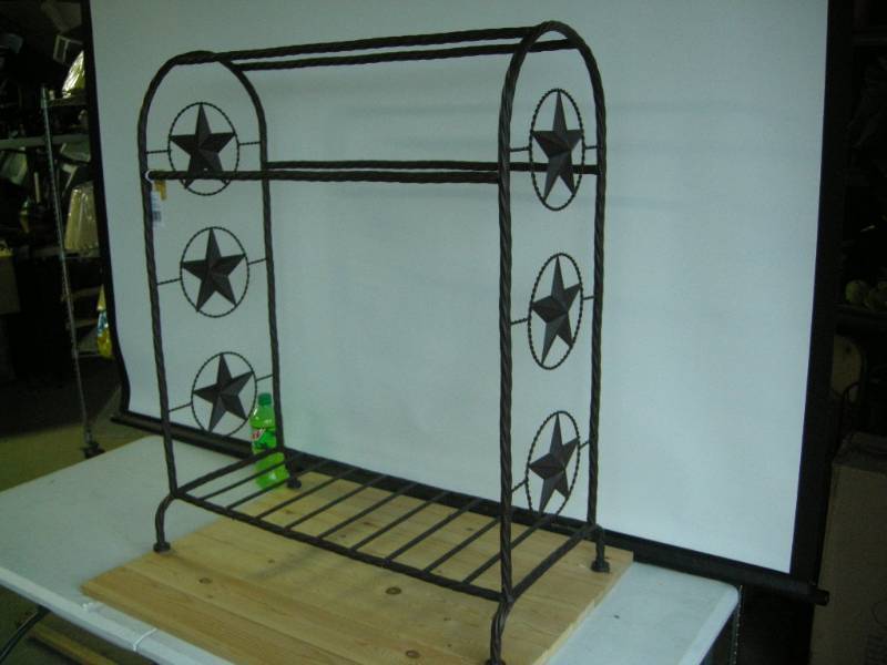 lot 12 image: Star SaddleQuilt Rack