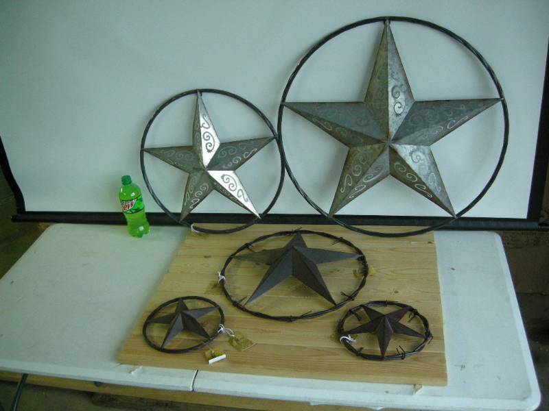 lot 13 image: Star Circle Hangers