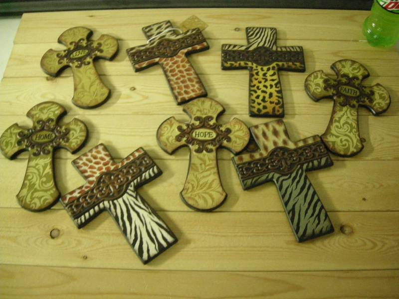 lot 20 image: Western Look Ceramic Crosses