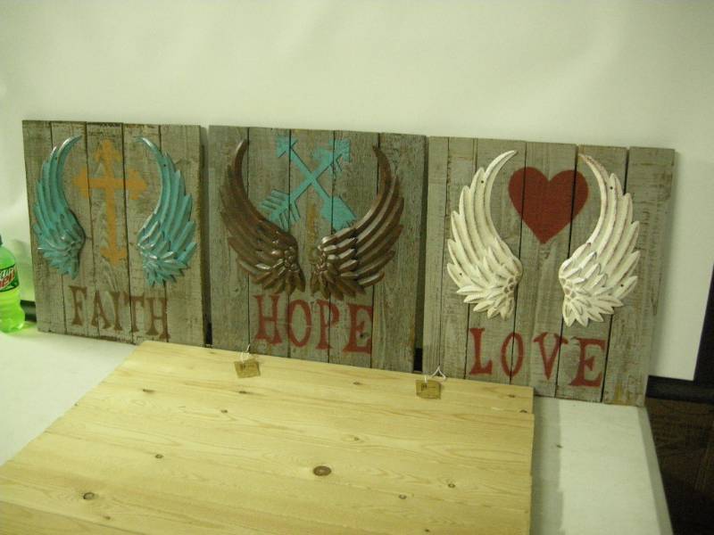 lot 21 image: Faith Hope Love Rustic Hanging Signs