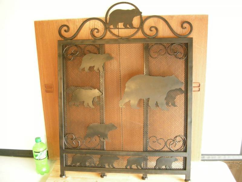 lot 31 image: Black Bear Fireplace Screen