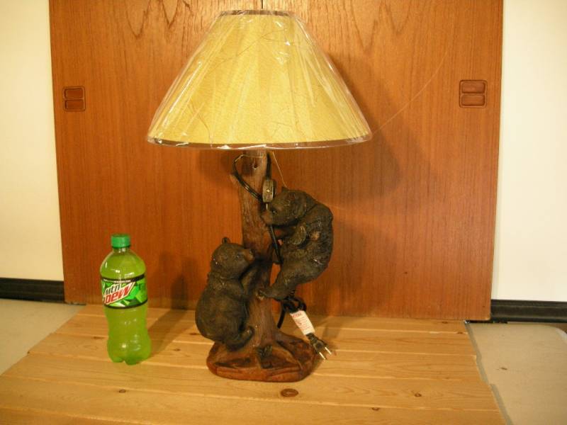 lot 33 image: Black Bear Cubs Lamp