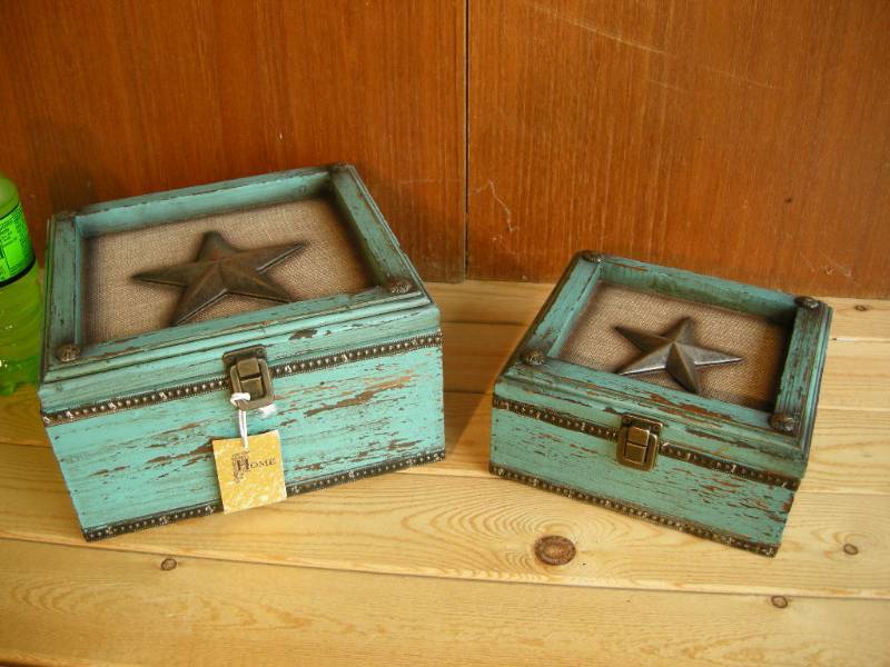 lot 39 image: Wooden Star Box Set