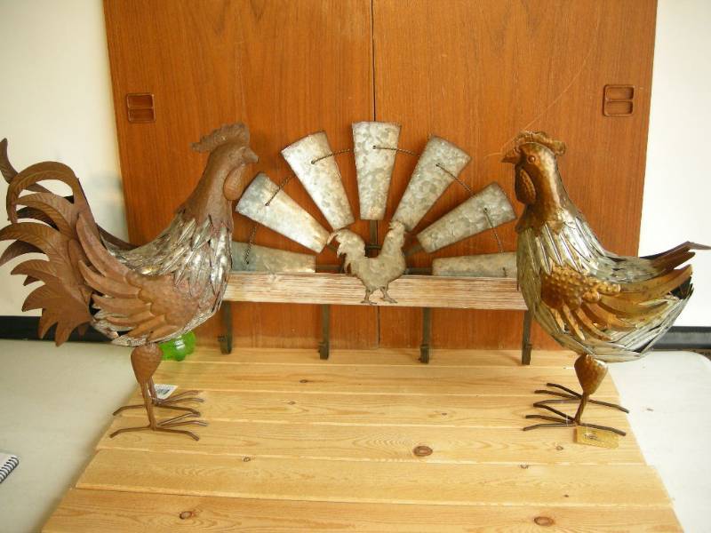 lot 43 image: Metal Chickens and Hooks