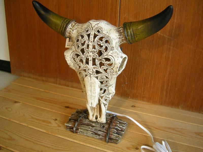 lot 52 image: Bull Skull Nightlight
