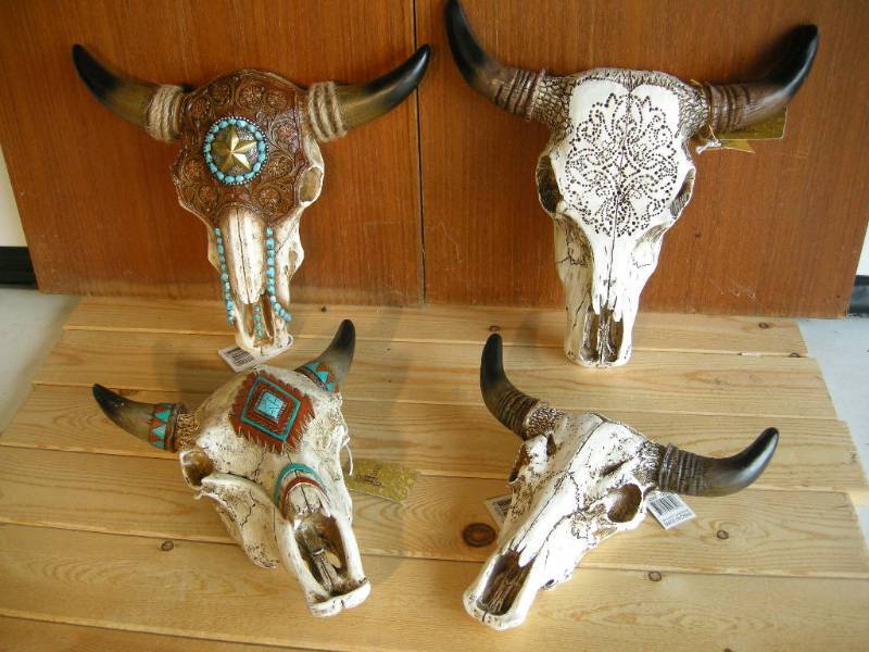 lot 53 image: 4 Bull Skulls