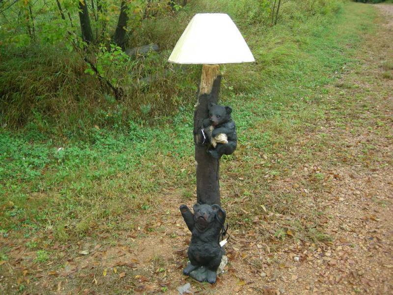 lot 2 image: Black Bear and Cub Floor Lamp