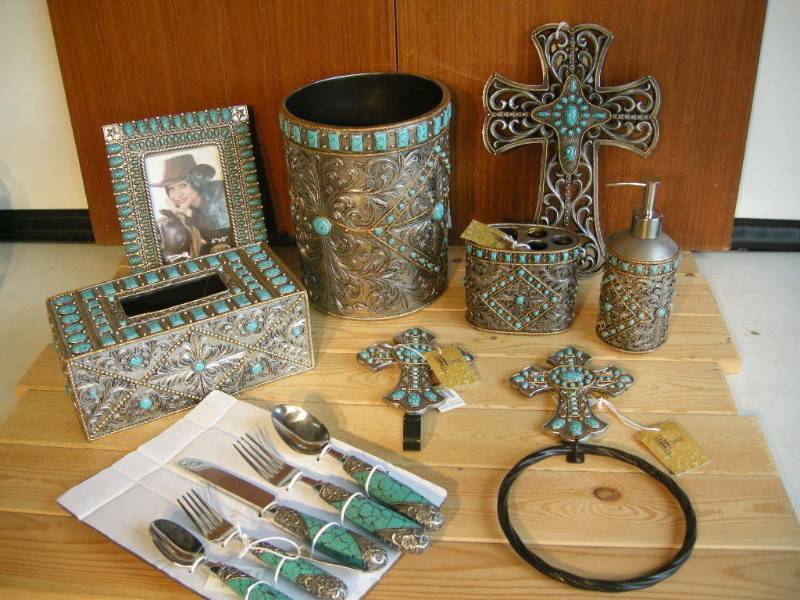 lot 49 image: TurquoiseSilver Decor