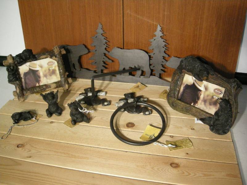 lot 63 image: Black Bear Decor