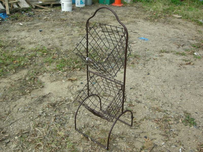 lot 70 image: Wire Basket RackStand