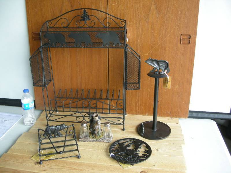 lot 68 image: Black Bear Decor