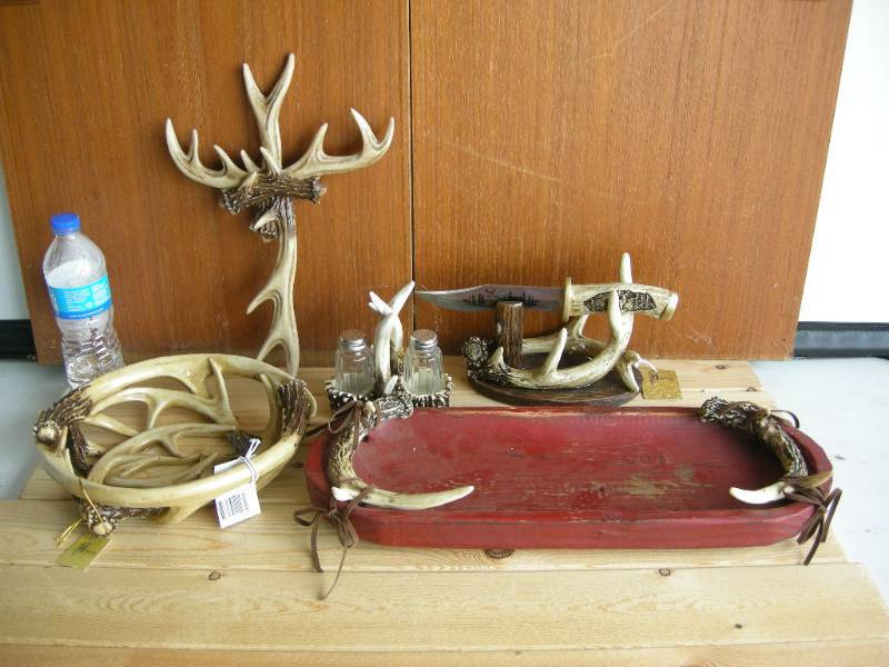 lot 72 image: Antler Themed Decor
