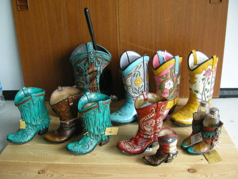 lot 80 image: Western Boot Vases Decor