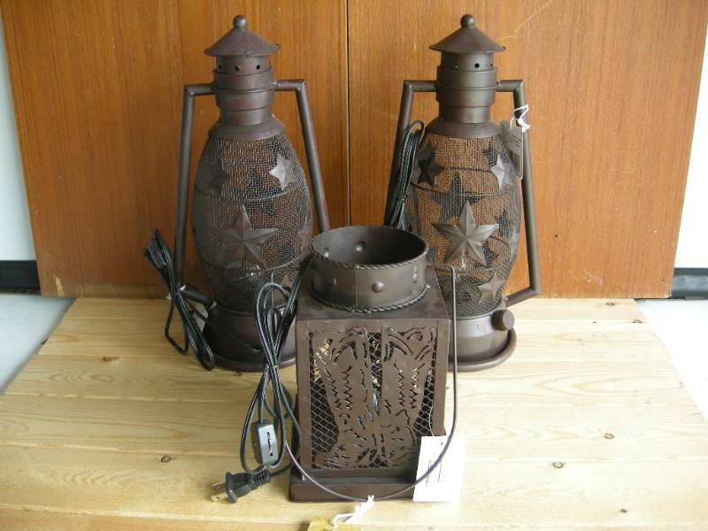 lot 81 image: Star-Boots Lamps