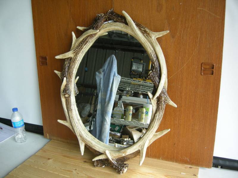 lot 83 image: Antler Themed Mirror