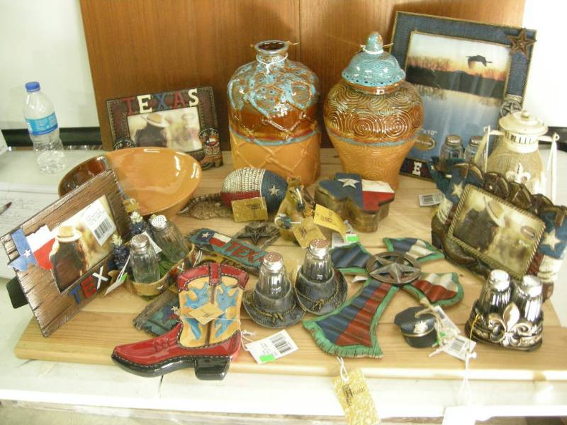 lot 91 image: Western and Texas Decor