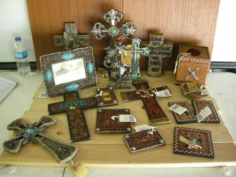 lot 96 image: Western Decor