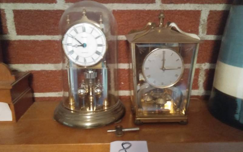 lot 8 image: 2-Anniversary Clocks (1-Schatz, 1-Kundo), 1-Key