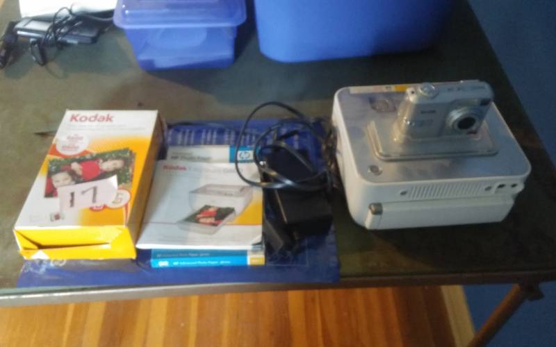 lot 17 image: Kodak Digital Camera & Printer Dock (Related Misc)