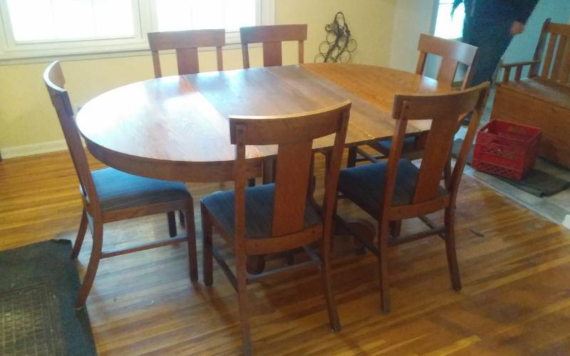 lot 24 image: Pedestal Table Dining Set (45 Round Table & 3-9 Leaves Opens To 6 Ft) With 6-Chairs