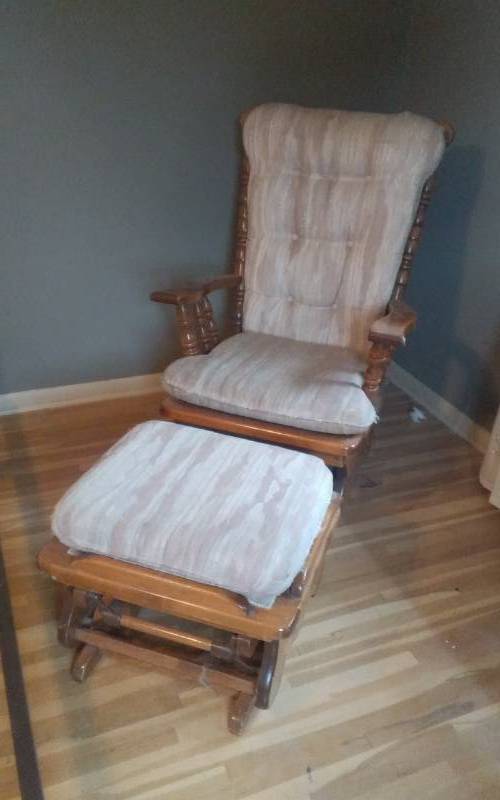 lot 50 image: Glider Rocker With Ottoman