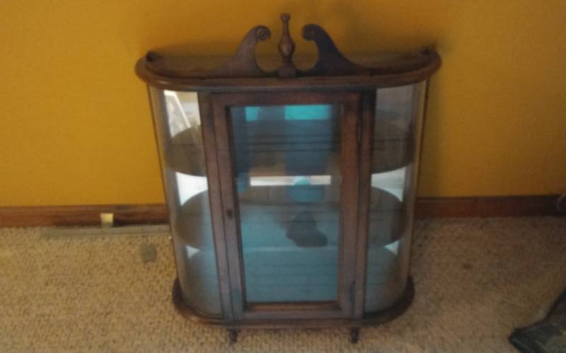 lot 68 image: 21x20 Wall Mount Glass Curio