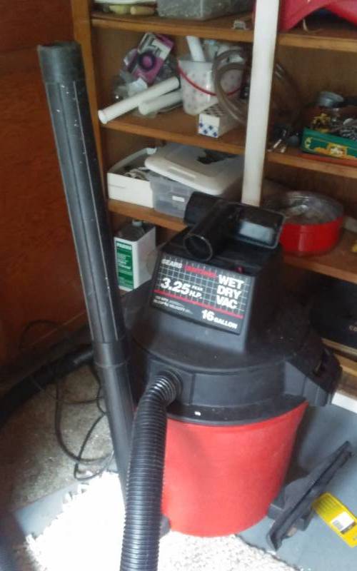 lot 95 image: Craftsman 16 HP Shop Vac With Accessories
