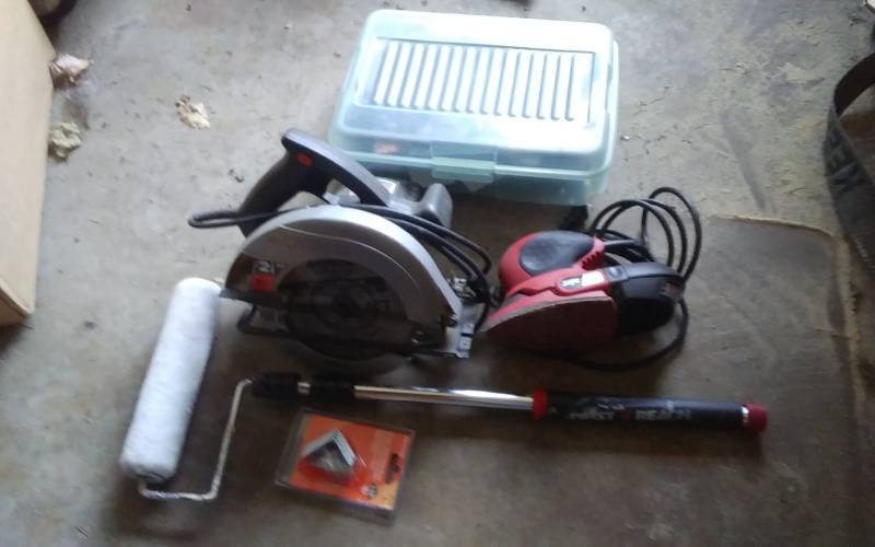 lot 99 image: Skil Octo Palm Sander, Skil 7-14 Circular Saw, Paint Roller