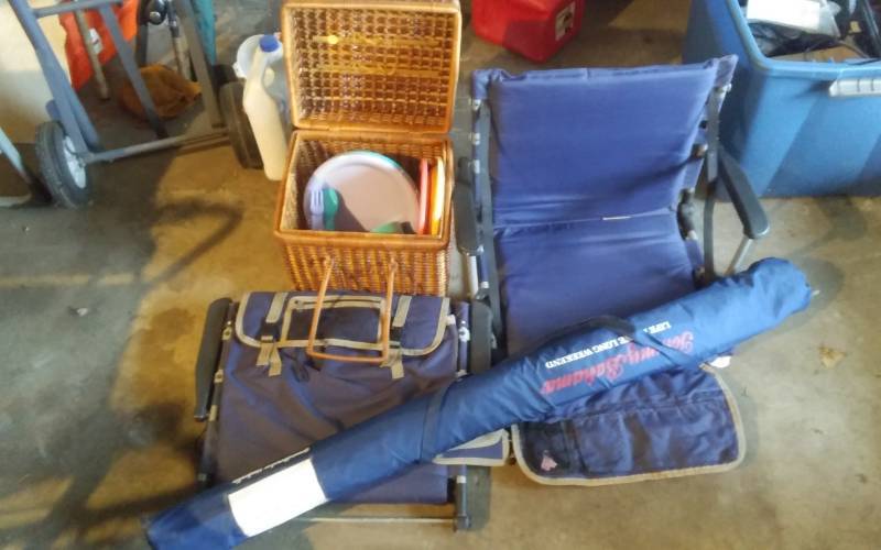 lot 105 image: Picnic Set, Umbrella, 2-Bleacher Seats