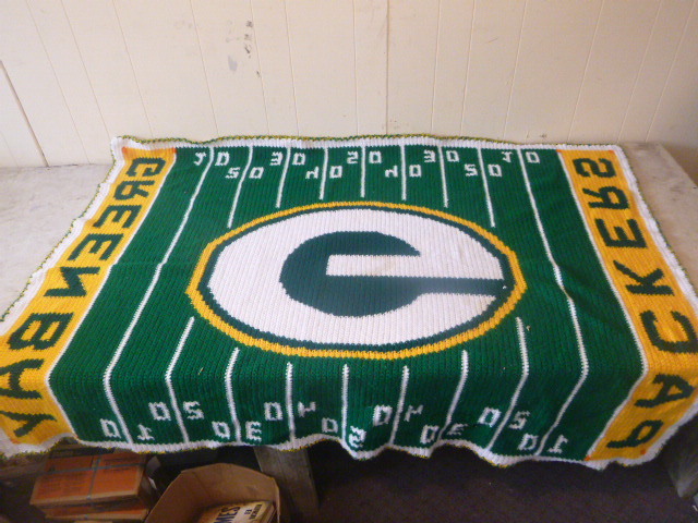 lot 28 image: Green Bay Packer Afghan