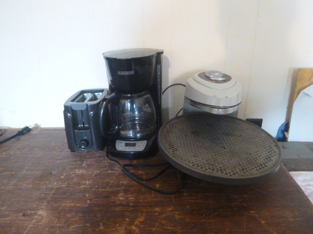 lot 42 image: Kitchen Items