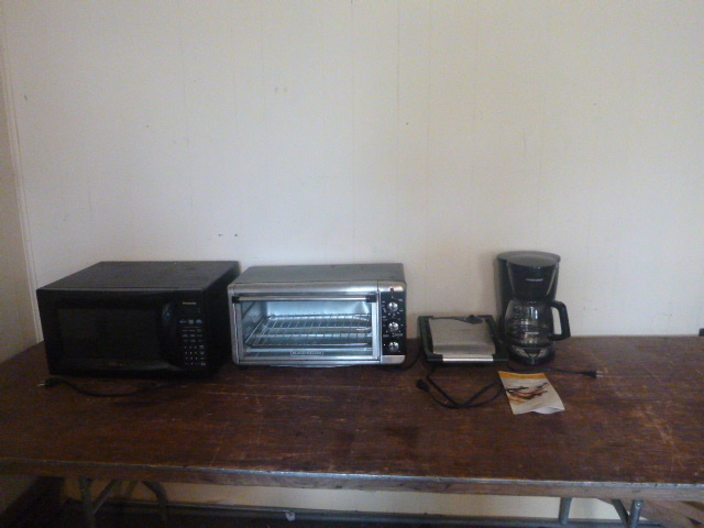 lot 43 image: Kitchen Items