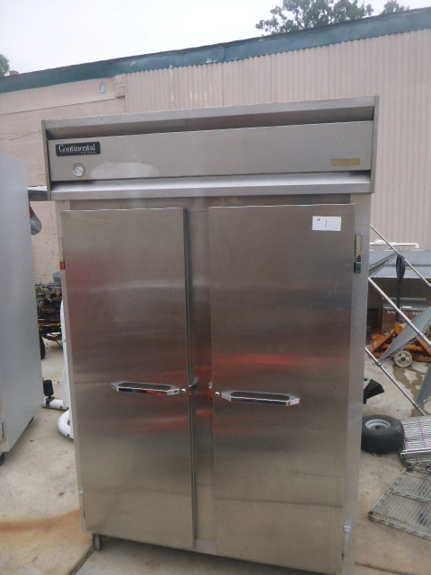 lot 1 image: Continental Commercial Refrigerator
