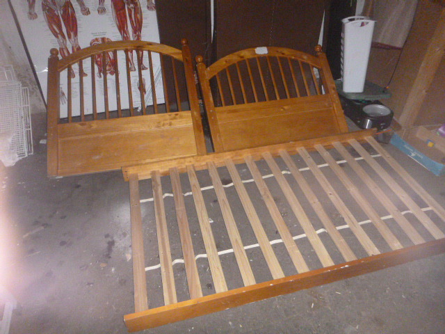 lot 64 image: Twin Bed