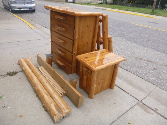 lot 74 image: Nice Bedroom Set
