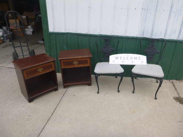 lot 89 image: Miscellaneous Furniture Items