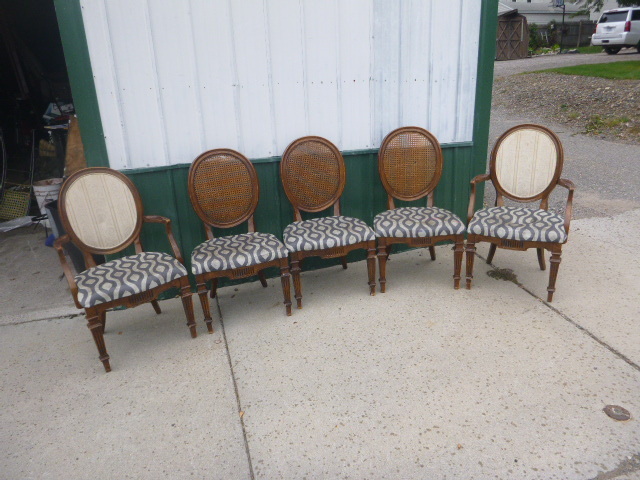 lot 90 image: 5 Dining Room Chairs