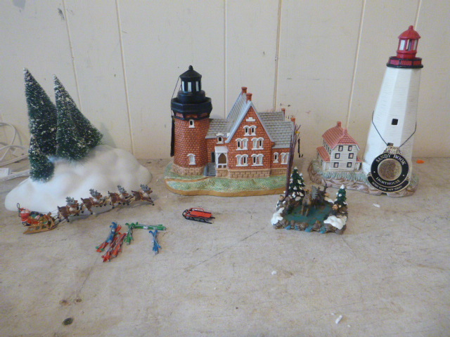 lot 93 image: Christmas Village - Light House Collection