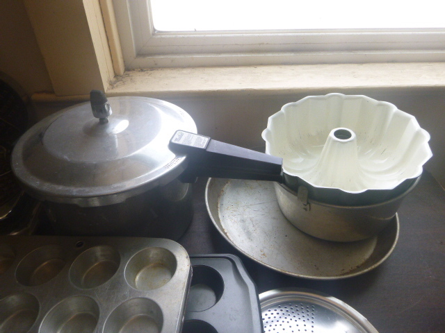 lot 52 image: Kitchen and Household Items