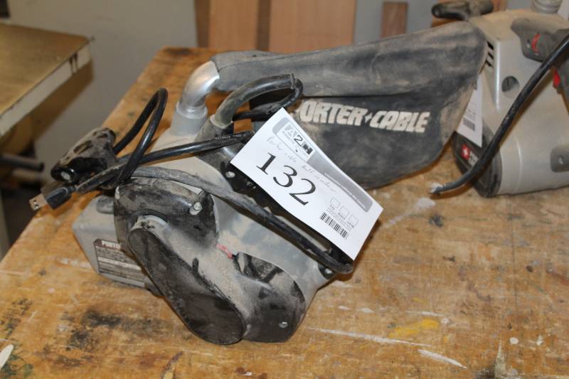 lot 132 image: Porter-Cable 3x21in. Heavy Duty Variable Speed Belt Sander