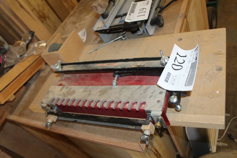 lot 120 image: Porter-Cable 12in. Dovetail Machine