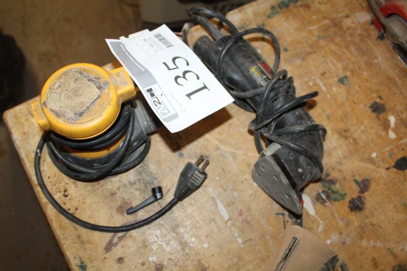 lot 135 image: Lot of (2) Sanders - Skil CornerDetail Sander, DeWalt Random Orbit Palm Sander